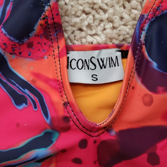 IconSwim 2 Piece Colorful Swimsuit 👙 - Picture 2 of 5